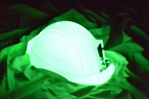 Desarrollan un casco con una tecnología inteligente que aumenta la seguridad para el sector industrial y minero