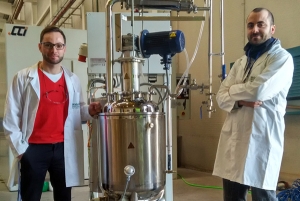 Andaltec y CSIC desarrollan un proyecto para producir a escala industrial un bioplástico a base de desechos de tomate