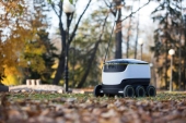 Crean un robot autónomo que reparte comida a domicilio