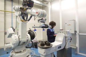 AIMEN participa en un innovador proyecto que busca convertir cualquier robot industrial en un cobot 